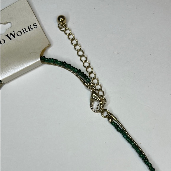 Elegant Gold and Black Pendant Necklace with green beads - Picture 6 of 10